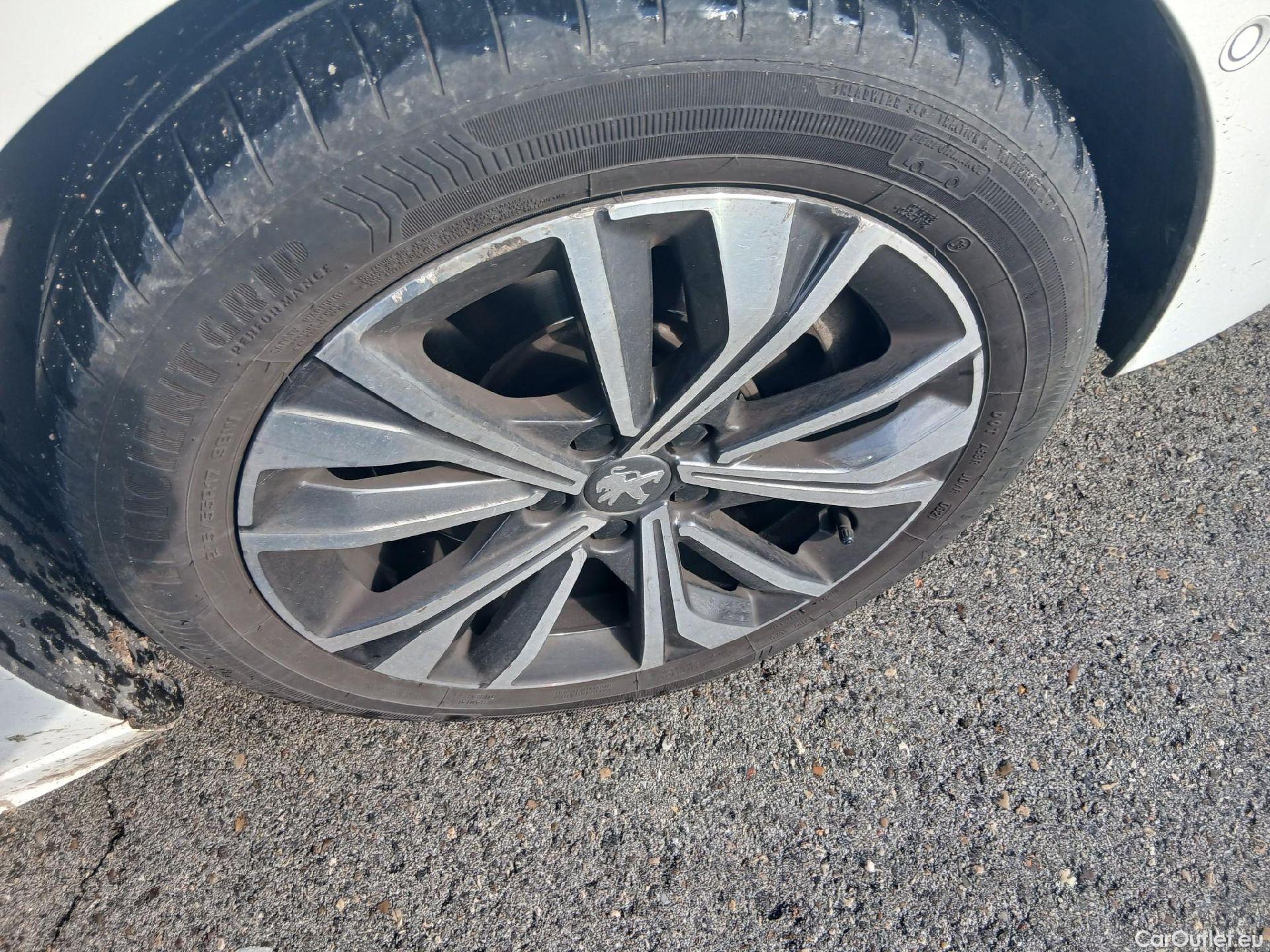  Peugeot  508 PEUGEOT  / 2018 / 5P / berlina con portón 5P Allure BlueHDi 120kW (160) S&S EAT8 #35