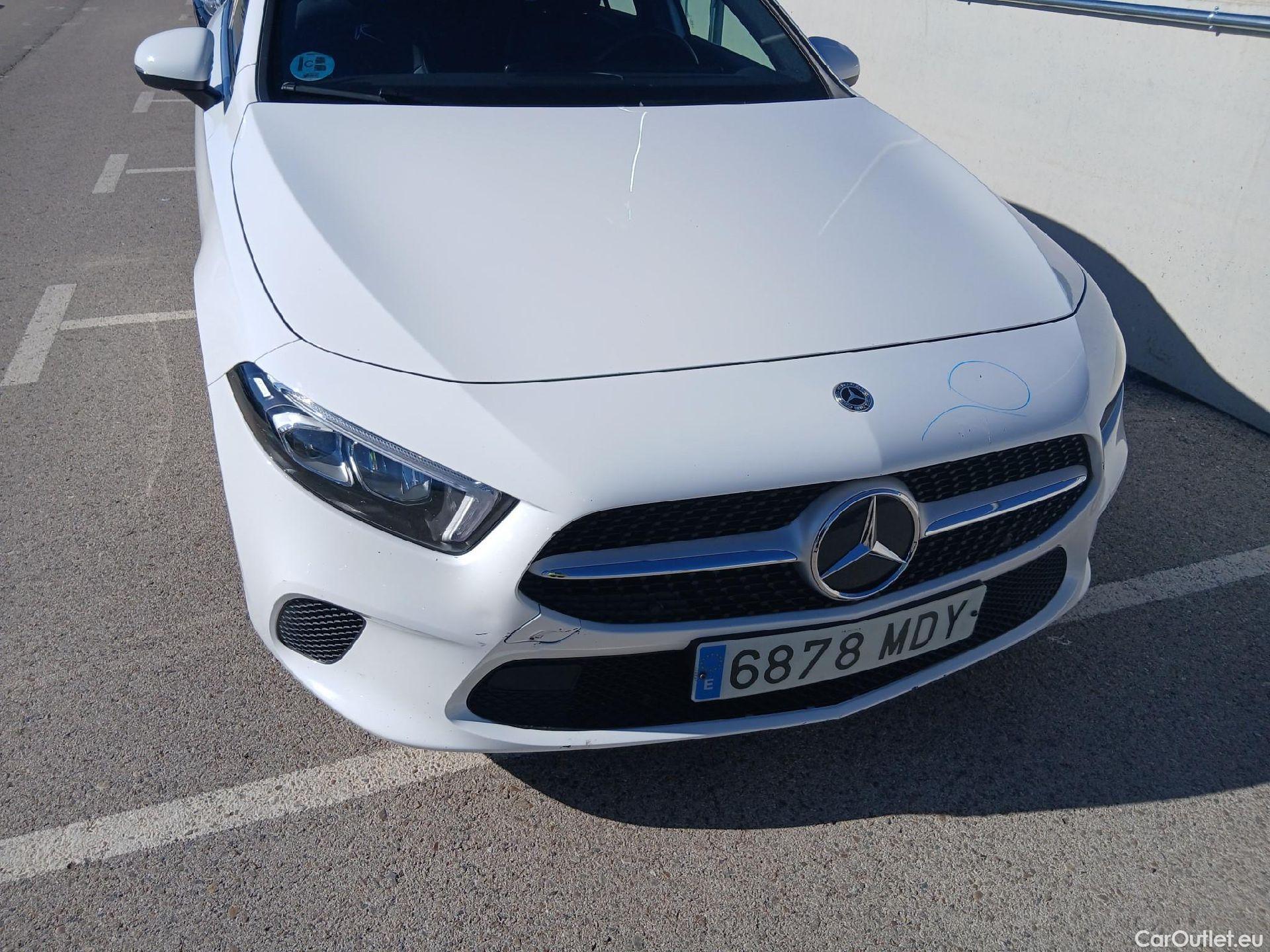  Mercedes  A-Klasse MERCEDES-BENZ Clase A / 2018 / 5P / berlina con portón A 180 #9