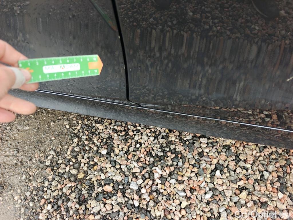  Bmw  Serie 3 BMW  / 2018 / 4P / sedán 318d Auto. #6