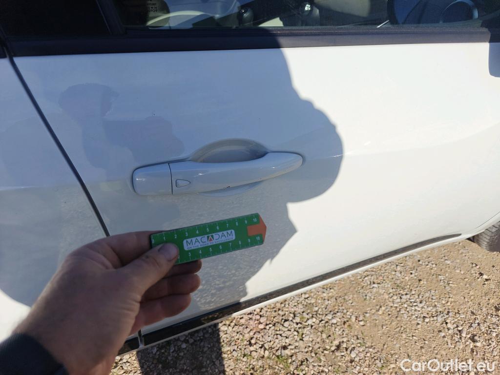  Nissan  Micra NISSAN  / 2017 / 5P / berlina con portón IG-T 68 kW (92 CV) E6D-F N-Design Black #16