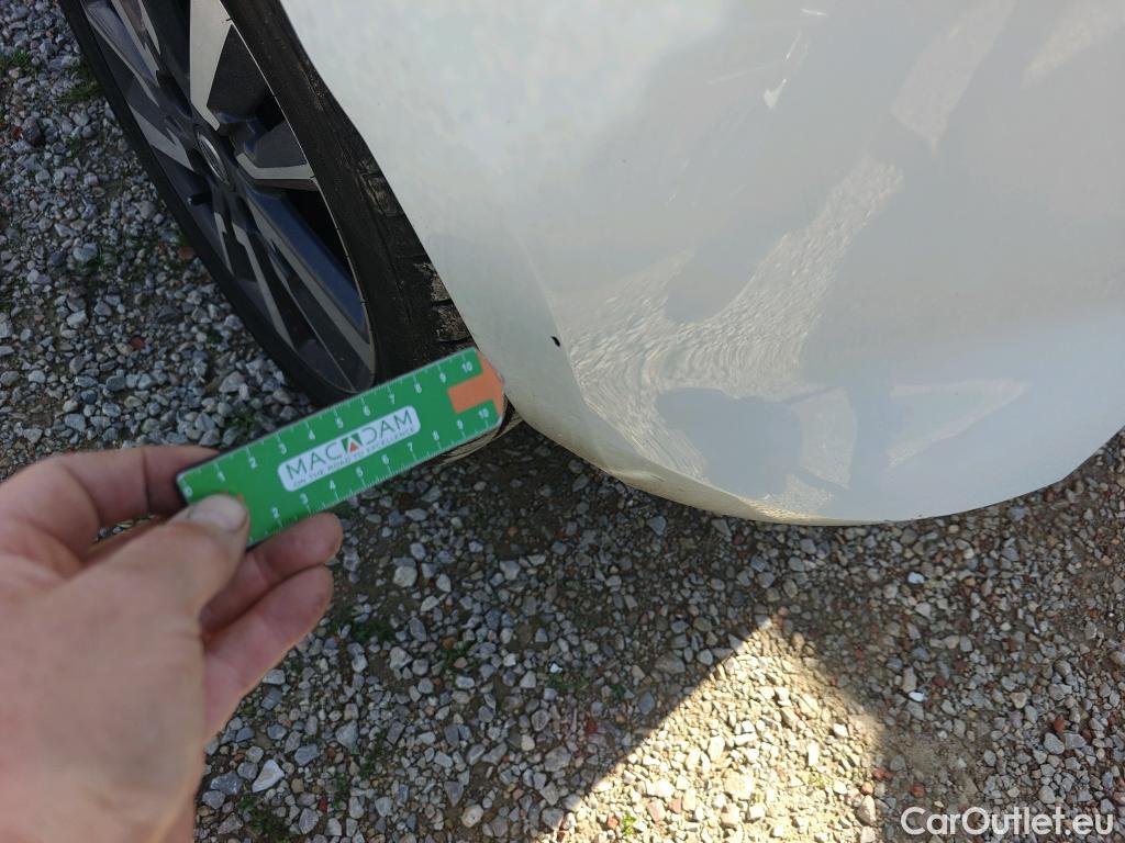  Nissan  Micra NISSAN  / 2017 / 5P / berlina con portón IG-T 68 kW (92 CV) E6D-F N-Design Black #10