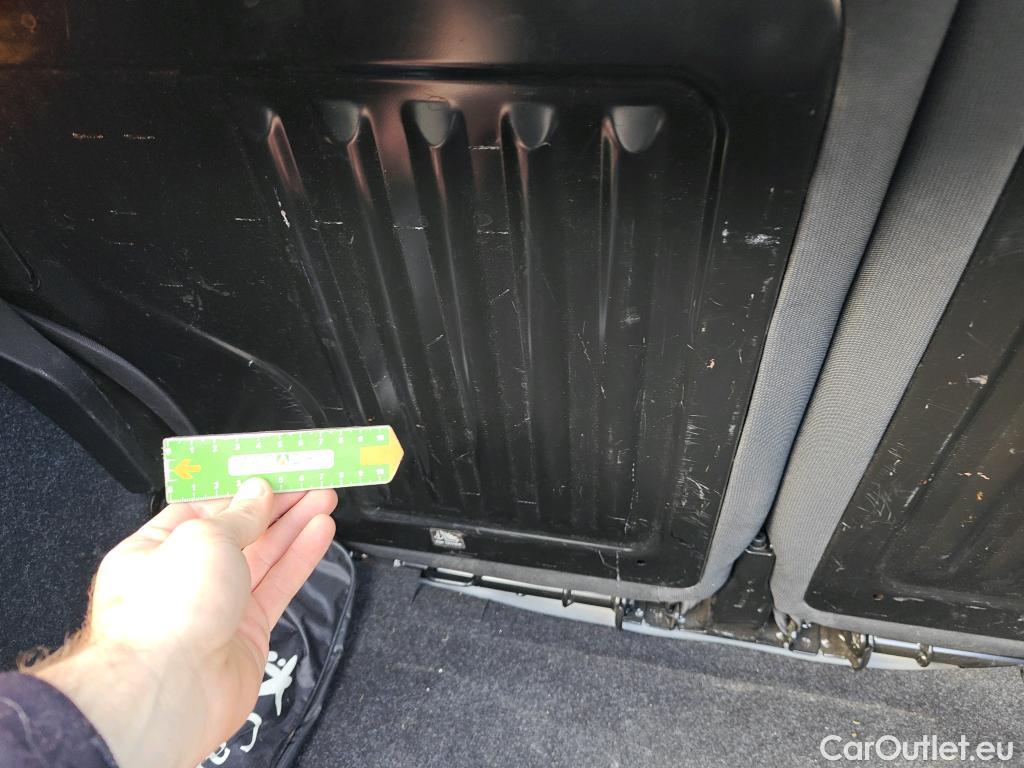  Fiat  500 FIAT  / 2015 / 3P / berlina con portón Red 1.0 Hybrid 51KW (70 CV)(SP)(SL) (AC4) #7