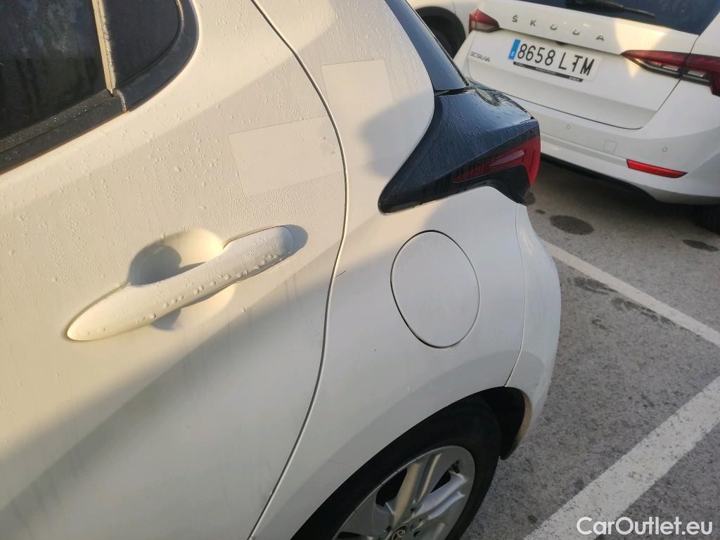  Toyota  Yaris TOYOTA  / 2020 / 5P / berlina con portón 1.5 120H Business Plus #27