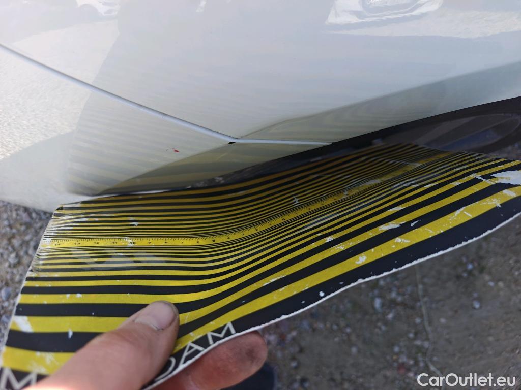  Nissan  Micra NISSAN  / 2017 / 5P / berlina con portón IG-T 68 kW (92 CV) E6D-F N-Design Black #4