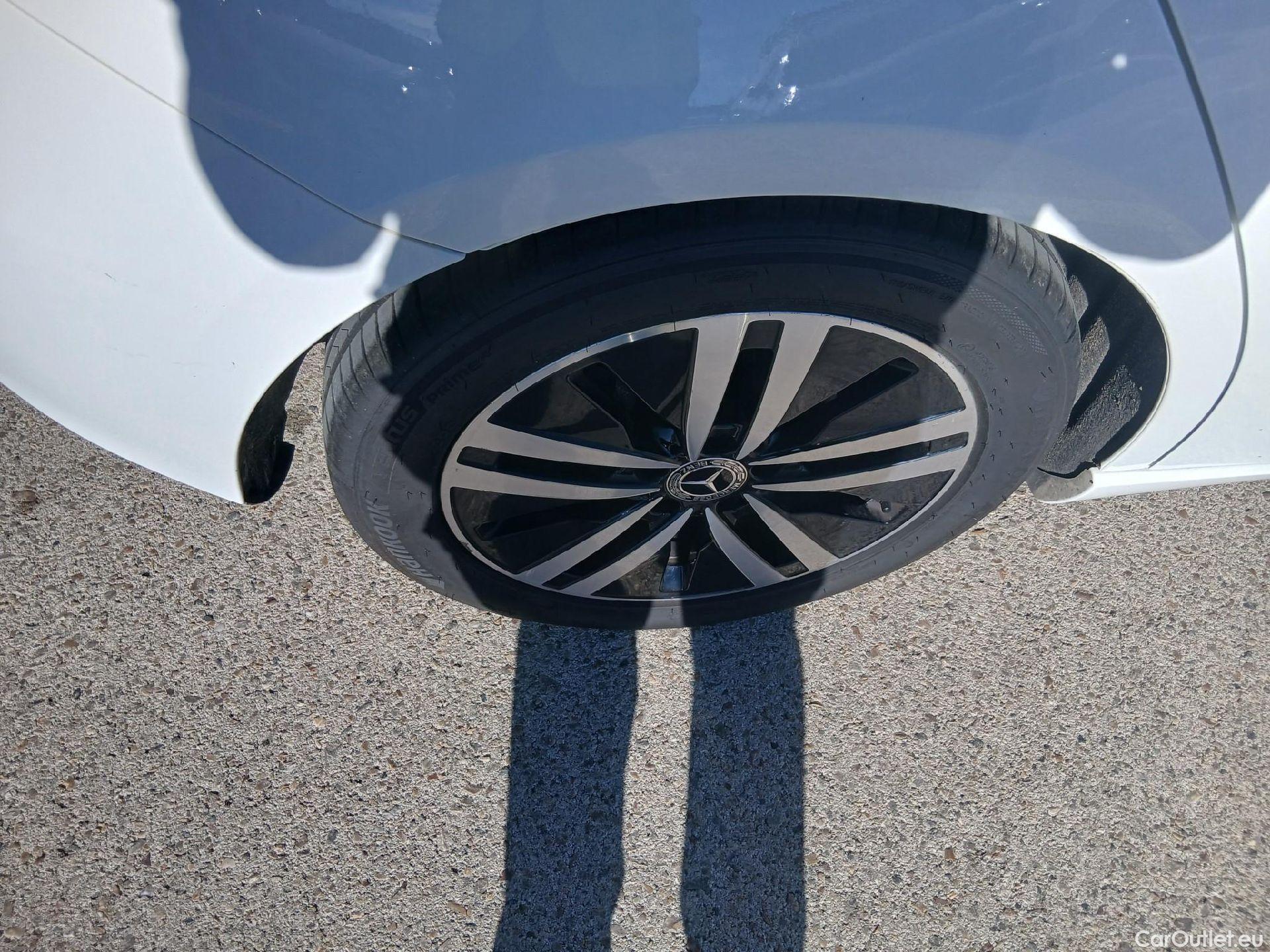  Mercedes  A-Klasse MERCEDES-BENZ Clase A / 2018 / 5P / berlina con portón A 180 #6