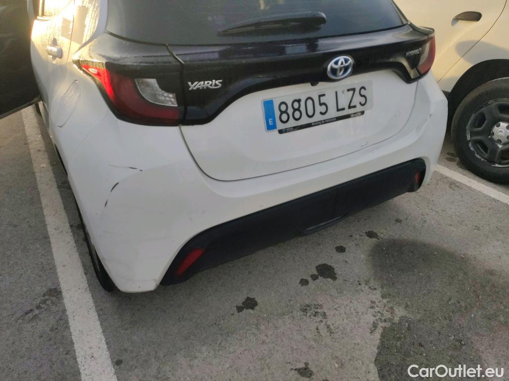  Toyota  Yaris TOYOTA  / 2020 / 5P / berlina con portón 1.5 120H Business Plus #8