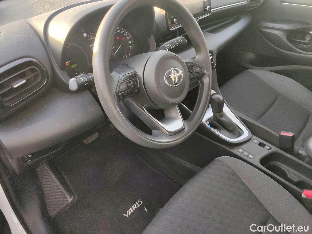  Toyota  Yaris TOYOTA  / 2020 / 5P / berlina con portón 1.5 120H Business Plus #31