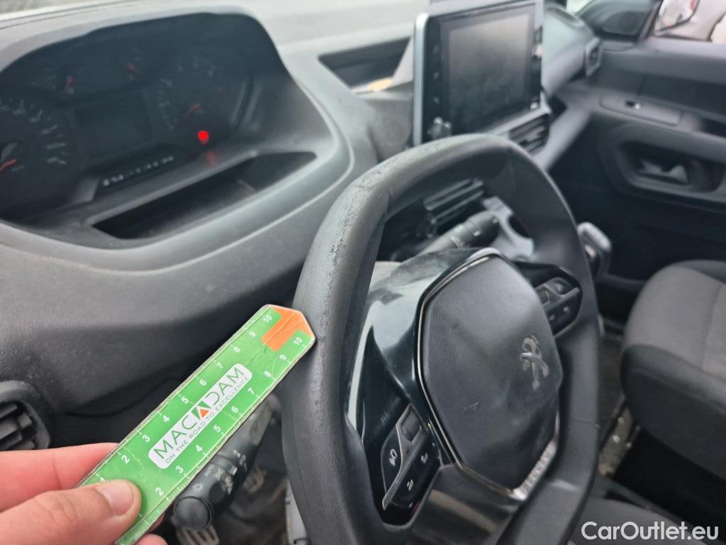  Peugeot  Partner PEUGEOT  / 2018 / 4P / furgón derivado de turismo Premium Standard 600kg BlueHDi 73kW (AC) #29