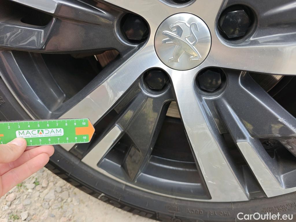  Peugeot  3008 PEUGEOT  / 2020 / 5P / todoterreno 1.5 BlueHDi 96kW S&S Allure Pack EAT8 #4