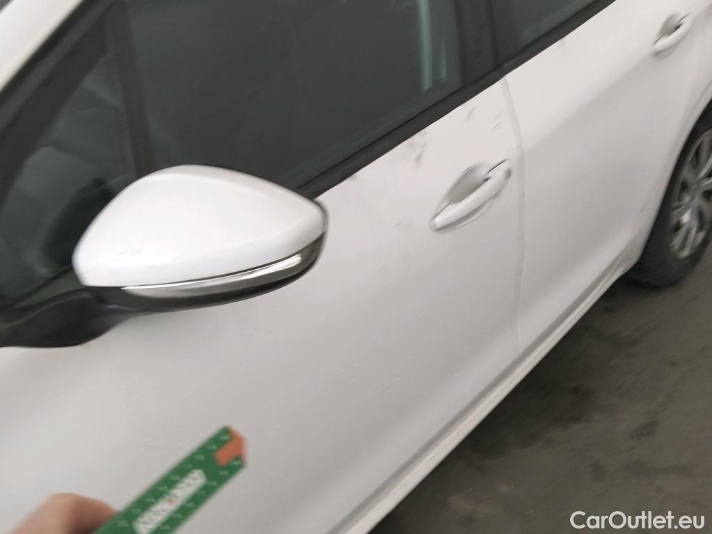  Peugeot  208 PEUGEOT  / 2015 / 5P / berlina con portón 5P ACTIVE BlueHDi 73kW (100CV) #7