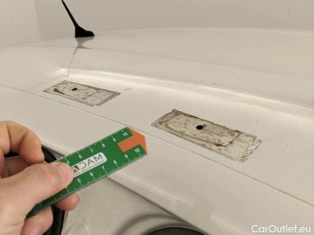  Peugeot  208 PEUGEOT  / 2015 / 5P / berlina con portón 5P ACTIVE BlueHDi 73kW (100CV) #5