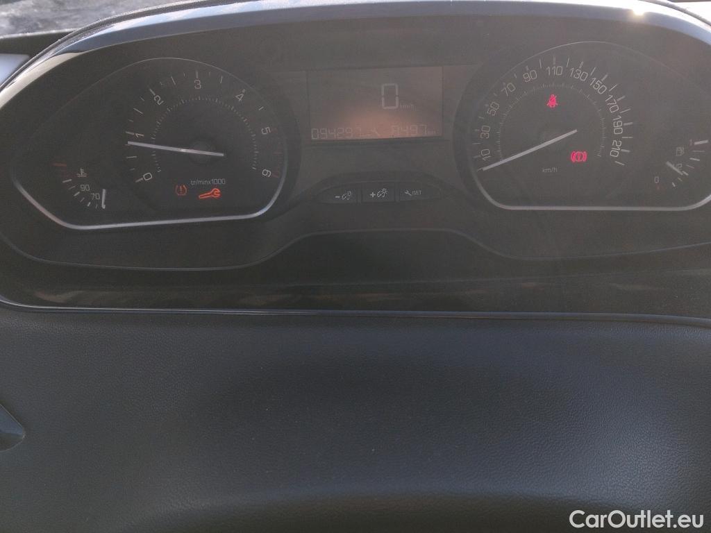  Peugeot  208 PEUGEOT  / 2015 / 5P / berlina con portón 5P ACTIVE BlueHDi 73kW (100CV) #29