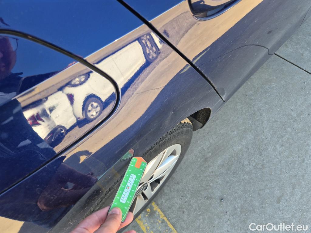  Volkswagen  Golf  VOLKSWAGEN / 2020 / 5P / berlina con portón Life 2.0 TDI 85kW (115CV) #2