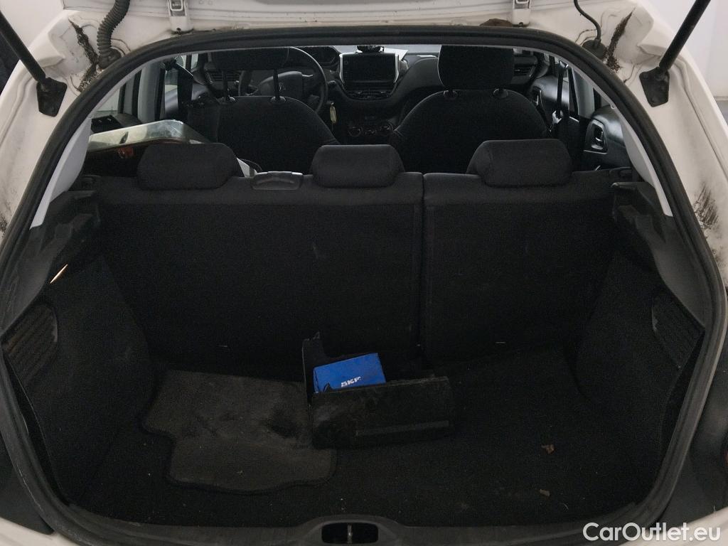  Peugeot  208 PEUGEOT  / 2015 / 5P / berlina con portón 5P ACTIVE BlueHDi 73kW (100CV) #2