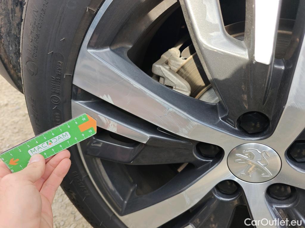  Peugeot  3008 PEUGEOT  / 2020 / 5P / todoterreno 1.5 BlueHDi 96kW S&S Allure Pack EAT8 #5