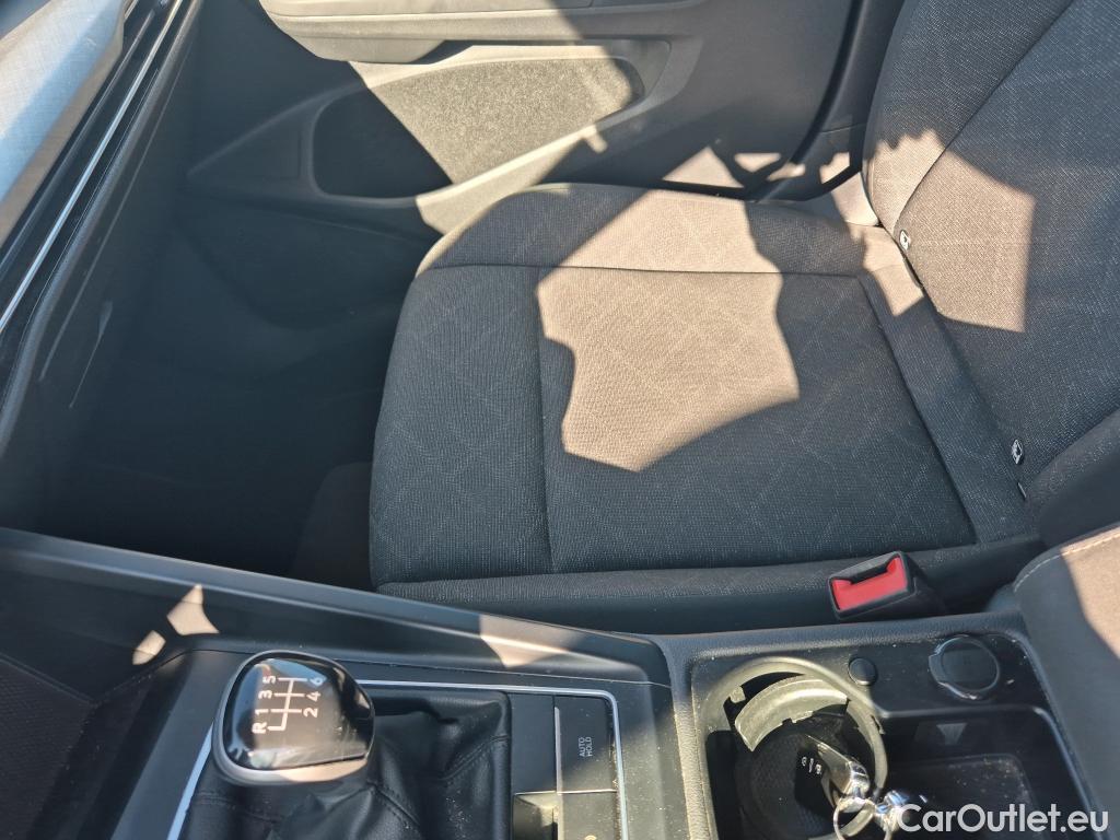  Volkswagen  Golf  VOLKSWAGEN / 2020 / 5P / berlina con portón Life 2.0 TDI 85kW (115CV) #22