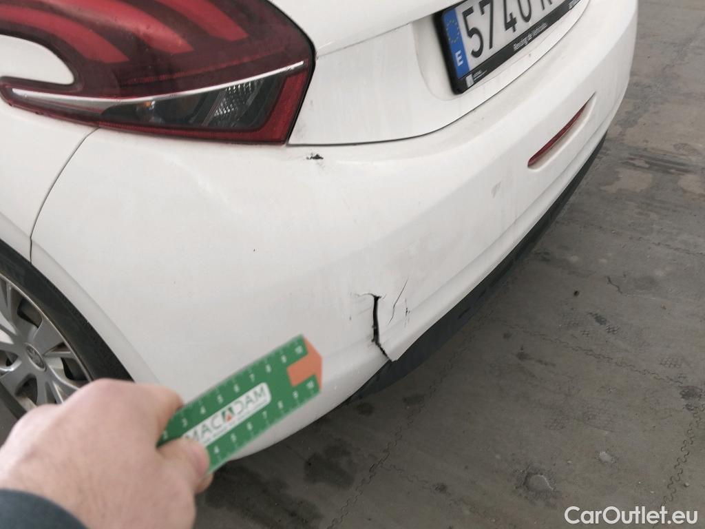  Peugeot  208 PEUGEOT  / 2015 / 5P / berlina con portón 5P ACTIVE BlueHDi 73kW (100CV) #16