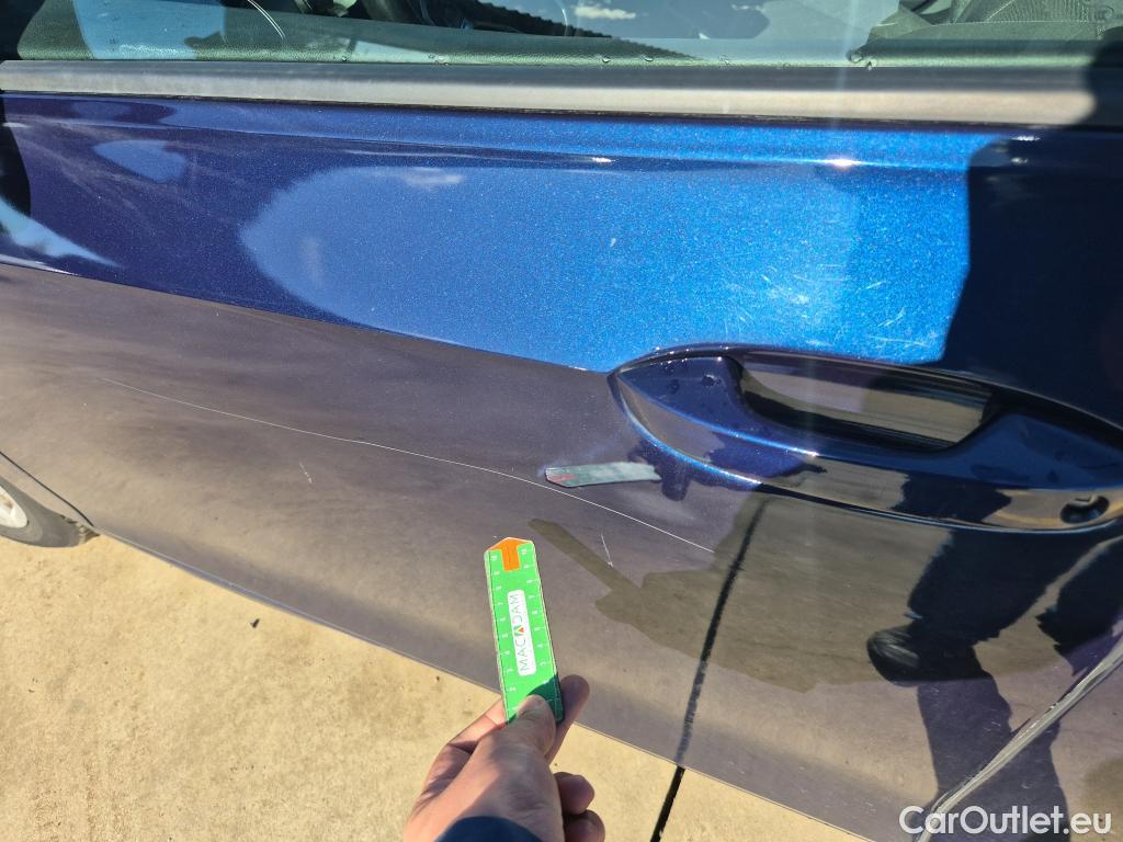  Volkswagen  Golf  VOLKSWAGEN / 2020 / 5P / berlina con portón Life 2.0 TDI 85kW (115CV) #4