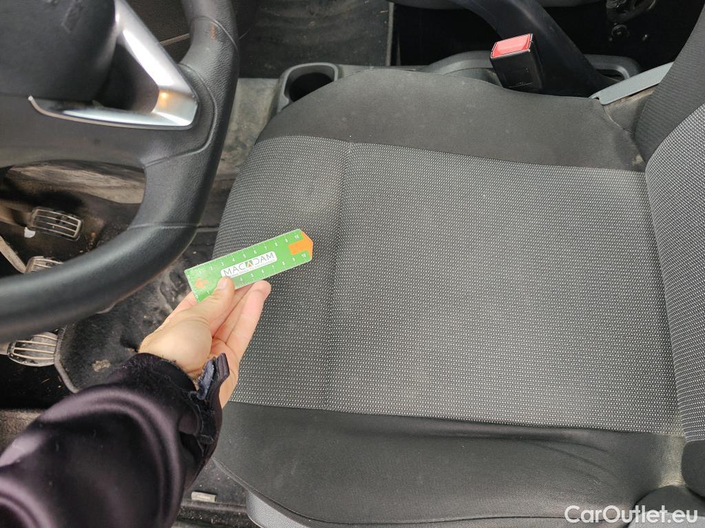  Opel  Combo OPEL  / 2018 / 3P / furgón derivado de turismo Cargo L 1000kg Diesel 1.5 100HP S&S MT E (AC) #35