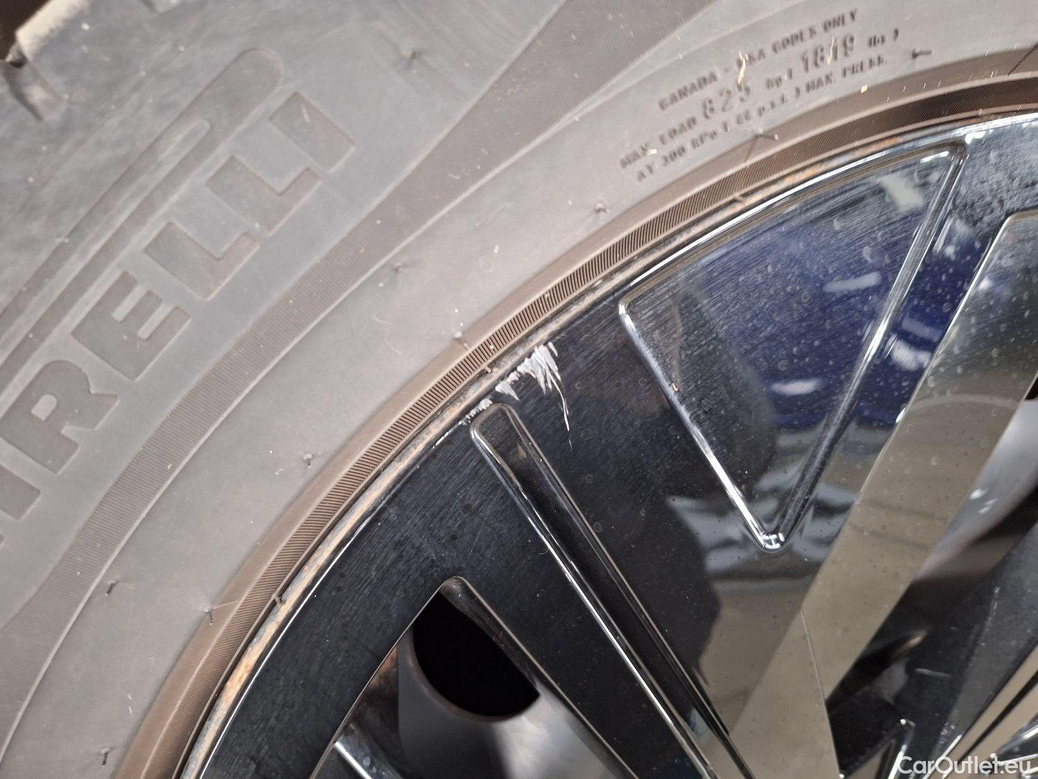  Volkswagen  ID.4 VW,  '20 BEV, Volkswagen  77kWh Pro Family 5d #12