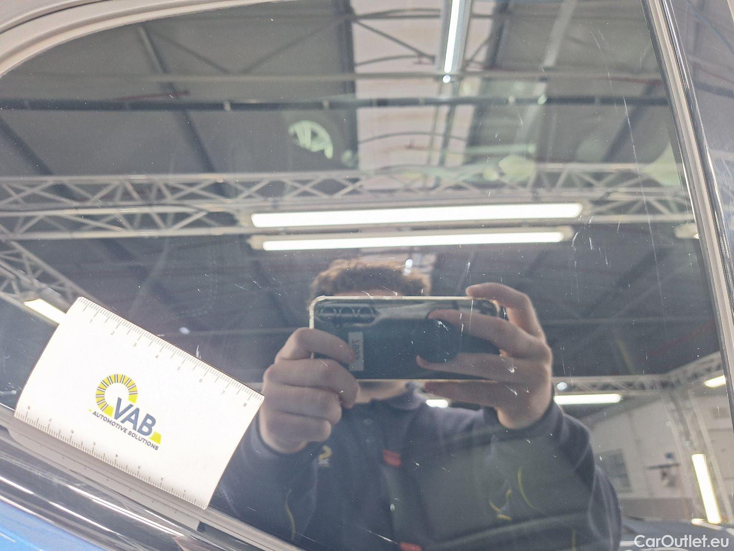  Volvo  XC 40 Volvo, XC40 '17, Volvo XC40 T5 Twin Engine R-Design 5d #23