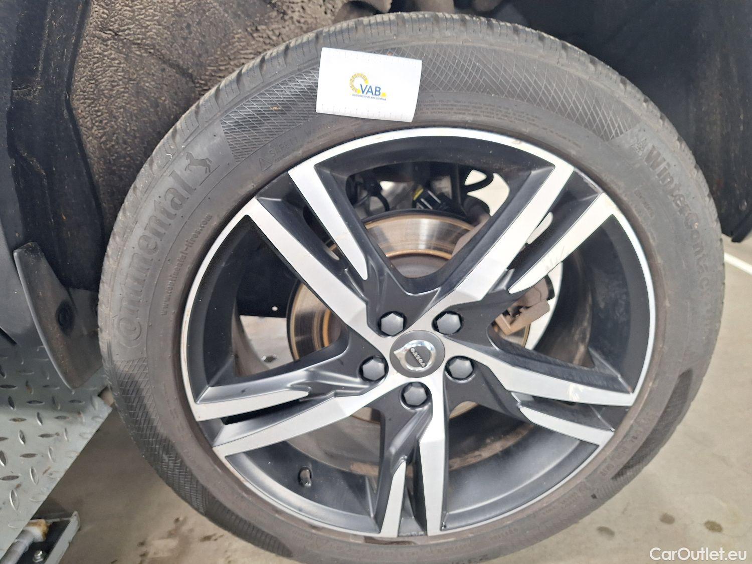  Volvo  XC 40 Volvo, XC40 '17, Volvo XC40 T5 Twin Engine R-Design 5d #35