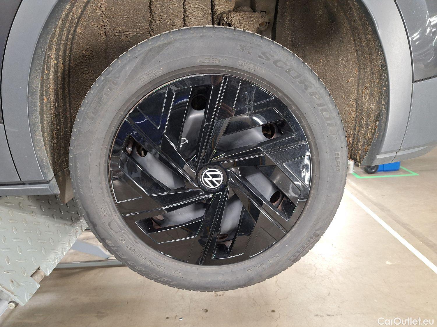  Volkswagen  ID.4 VW,  '20 BEV, Volkswagen  77kWh Pro Family 5d #9