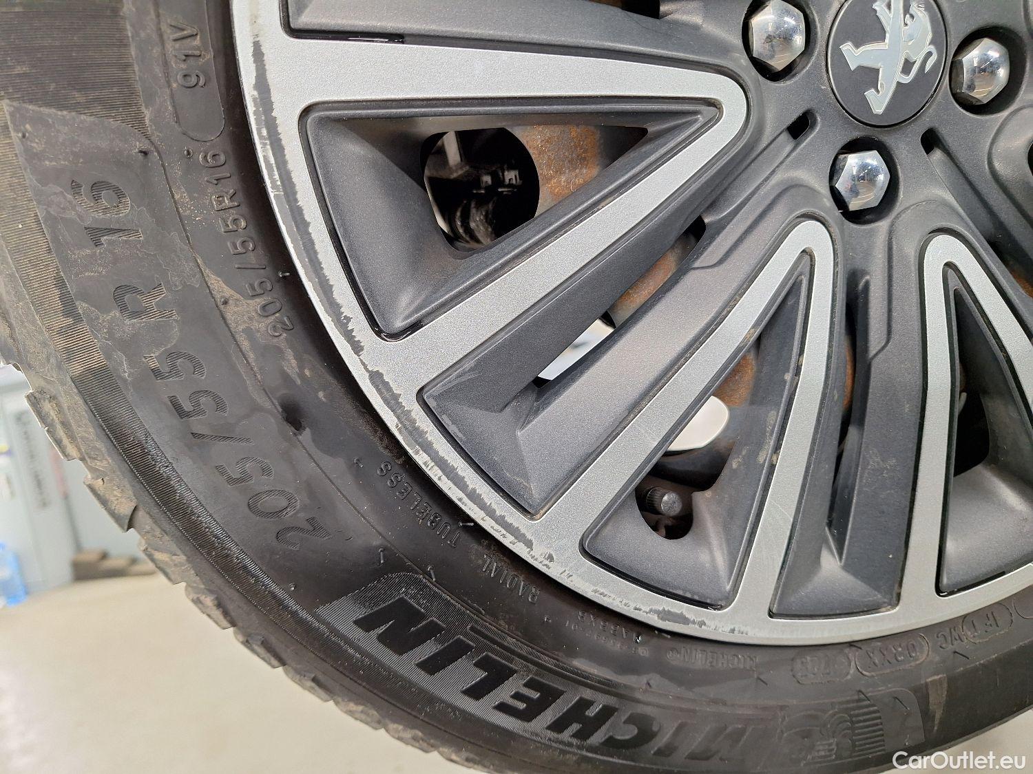  Peugeot  2008 Peugeot,  FL'16, Peugeot  1.2 Puretech 61kW S&S Active 5d #4