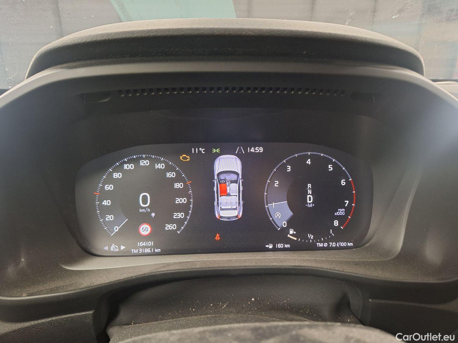  Volvo  XC 40 Volvo, XC40 '17, Volvo XC40 T2 Geartronic Momentum Pro 5d #2