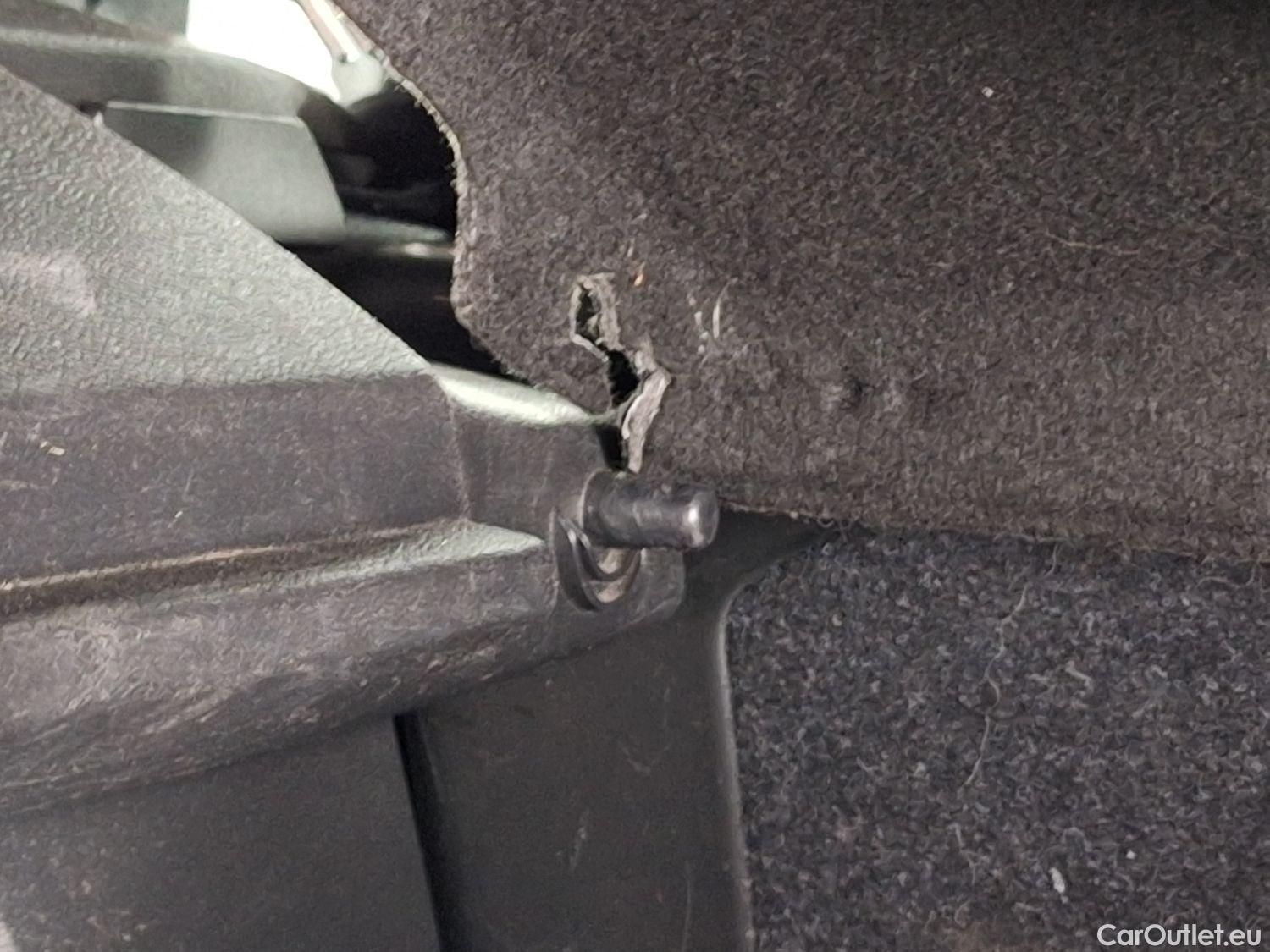  Volvo  XC 40 Volvo, XC40 '17, Volvo XC40 T2 Geartronic Momentum Pro 5d #29