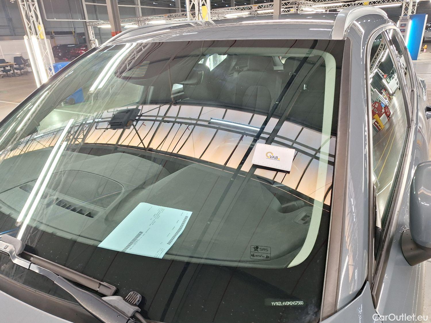  Volvo  XC 40 Volvo, XC40 '17, Volvo XC40 T2 Geartronic Momentum Pro 5d #37