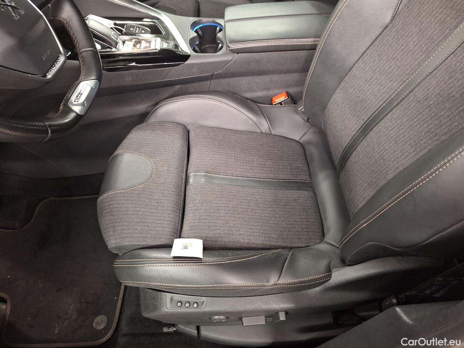  Peugeot  5008 Peugeot,  '16, Peugeot  1.5 BlueHDi 96kW S&S EAT8 GT Line 5d #1