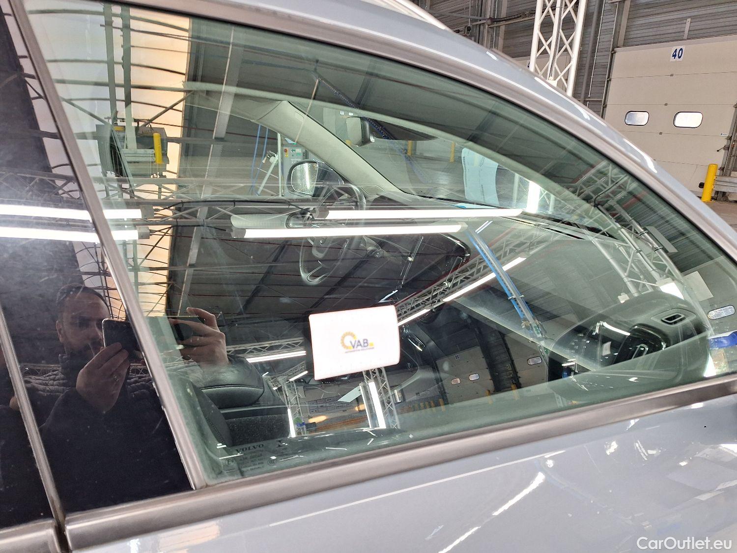  Volvo  XC 40 Volvo, XC40 '17, Volvo XC40 T2 Geartronic Momentum Pro 5d #23