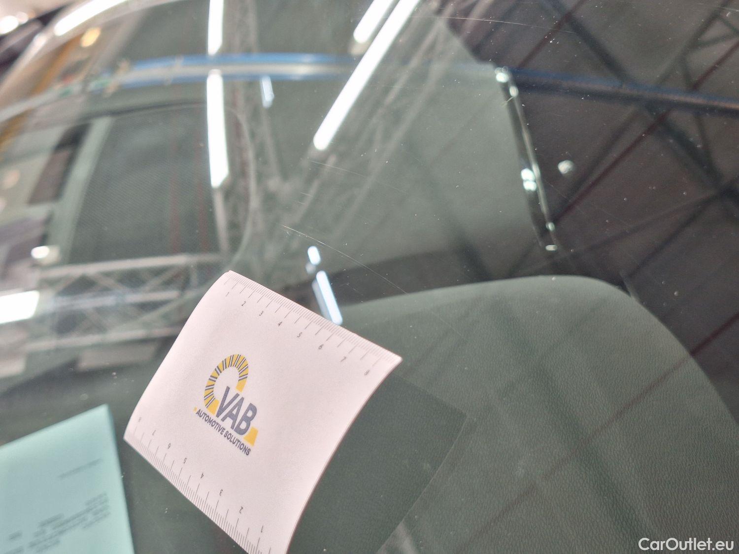  Volvo  XC 40 Volvo, XC40 '17, Volvo XC40 T2 Geartronic Momentum Pro 5d #39