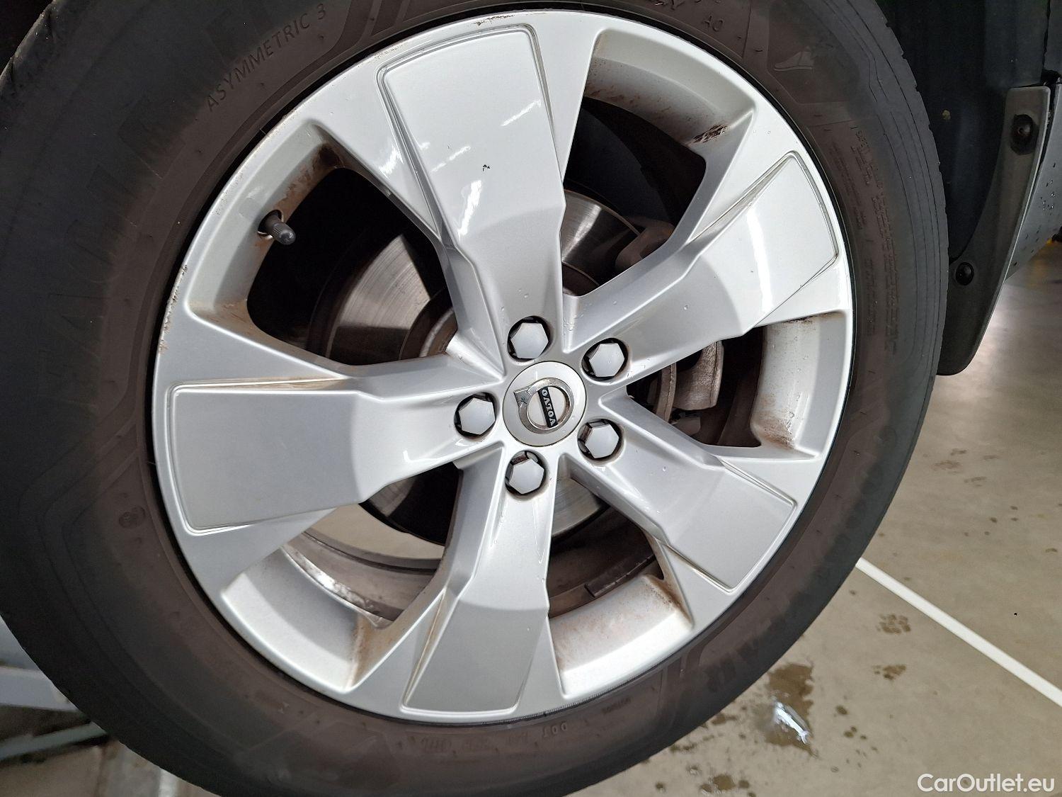  Volvo  XC 40 Volvo, XC40 '17, Volvo XC40 T2 Geartronic Momentum Pro 5d #5