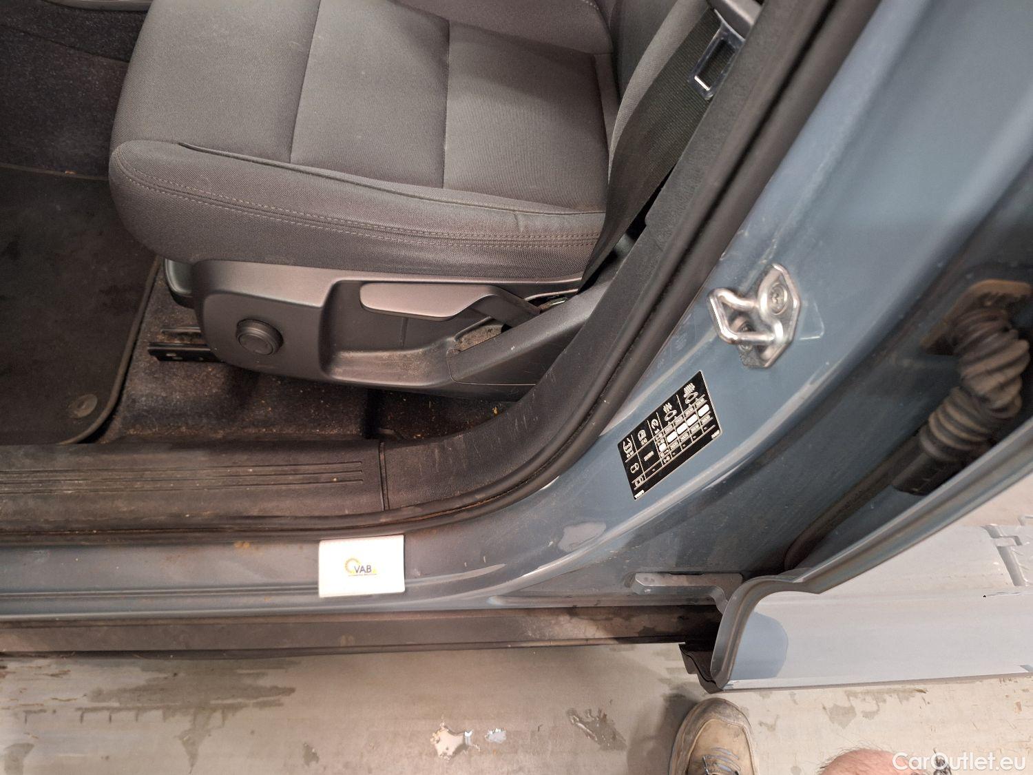  Volvo  XC 40 Volvo, XC40 '17, Volvo XC40 T2 Geartronic Momentum Pro 5d #34