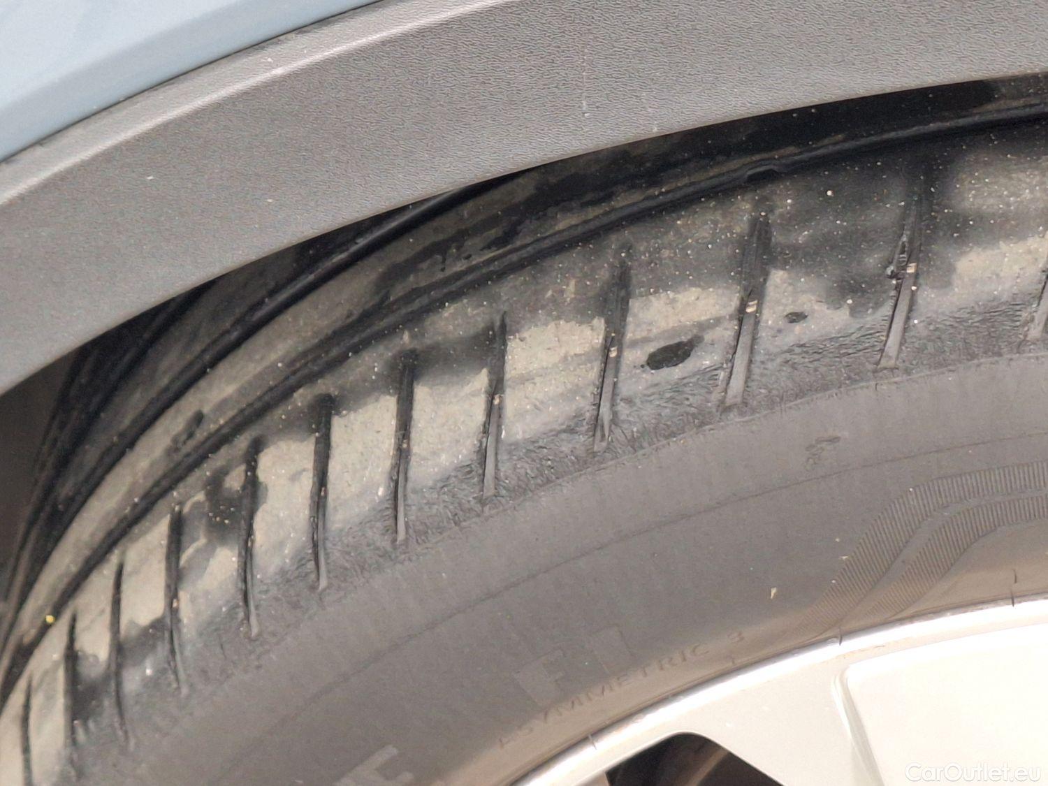  Volvo  XC 40 Volvo, XC40 '17, Volvo XC40 T2 Geartronic Momentum Pro 5d #51