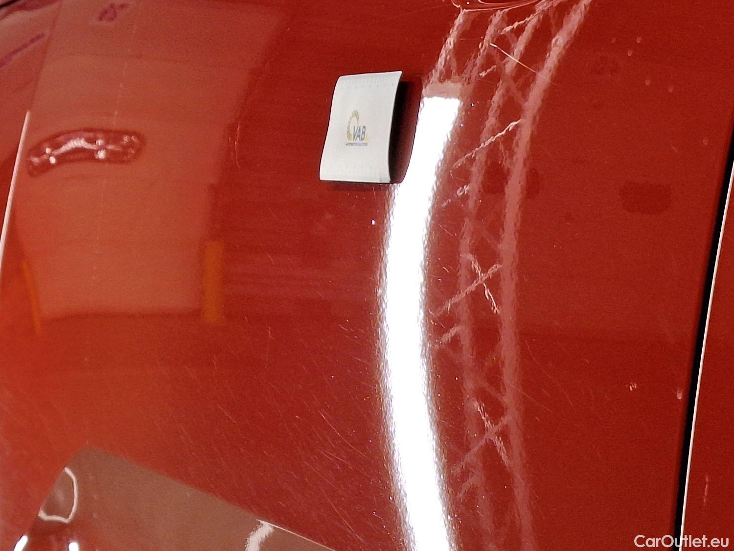  Volvo  XC 40 Volvo, XC40 '17, Volvo XC40 T3 Geartronic Momentum Pro 5d #39