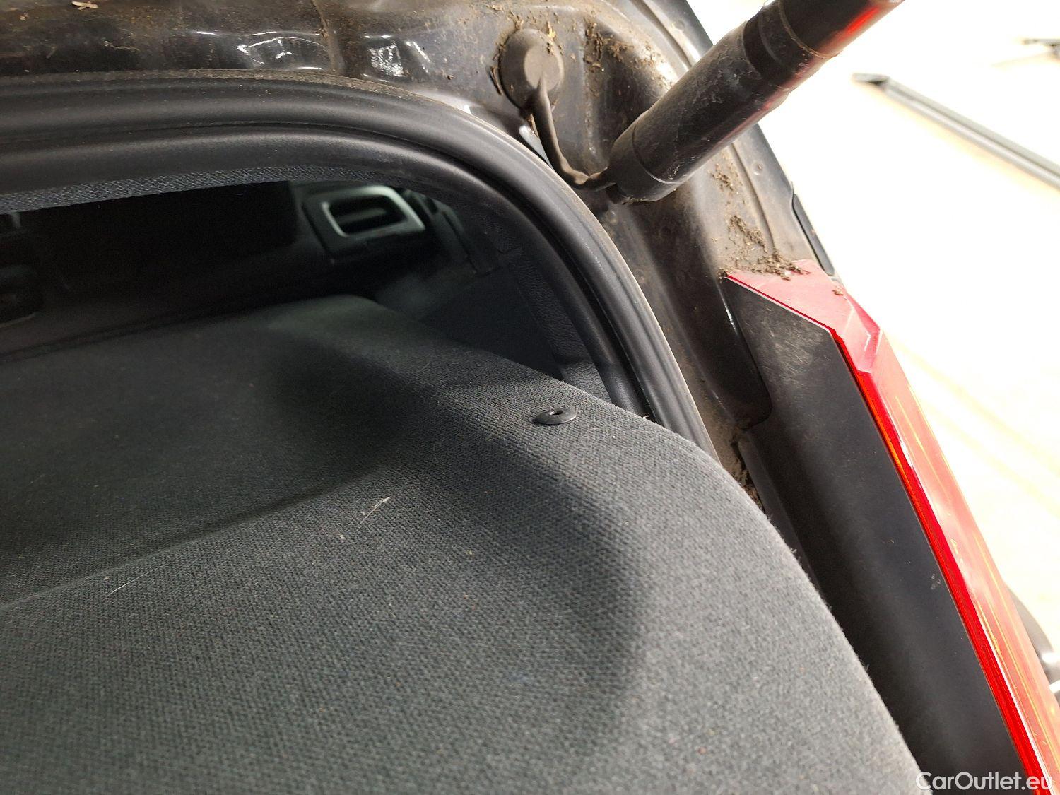  Volvo  XC 40 Volvo, XC40 '17, Volvo XC40 T2 Geartronic Momentum Pro 5d #38