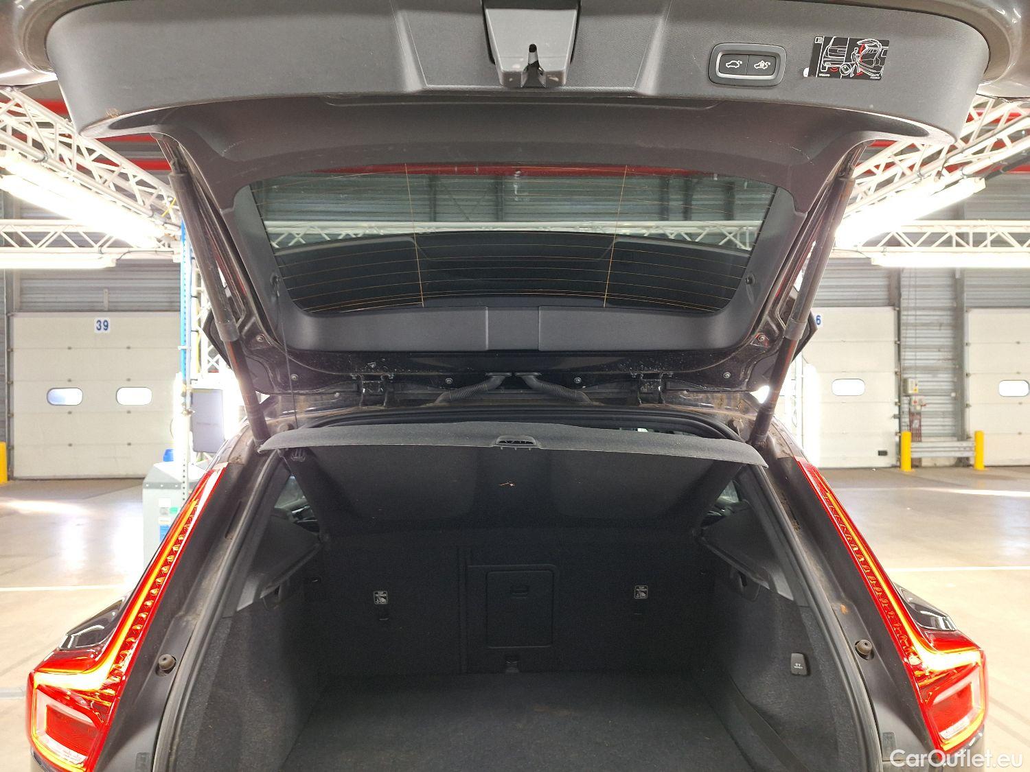  Volvo  XC 40 Volvo, XC40 '17, Volvo XC40 T2 Geartronic Momentum Pro 5d #37