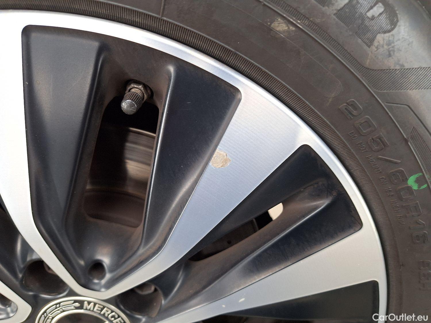  Mercedes  A-Klasse Mercedes, A-Class Berline '18, Mercedes-Benz  Limousine A 180 d 4d #22