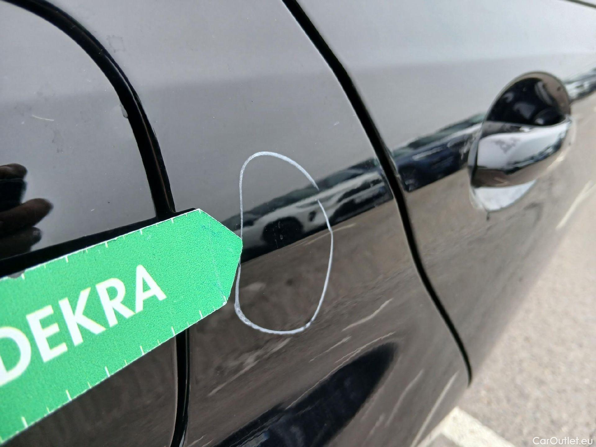  Bmw  Serie 3 BMW  / 2018 / 4P / sedán 318d Auto. #23