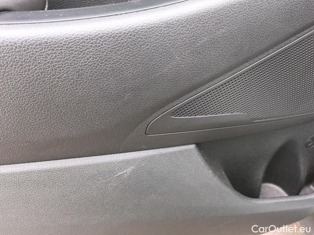  Hyundai  Tucson HYUNDAI  / 2018 / 5P / todoterreno 1.6 CRDI 85kW (116CV) 48V SLE 4X2(SP)(SL) #16