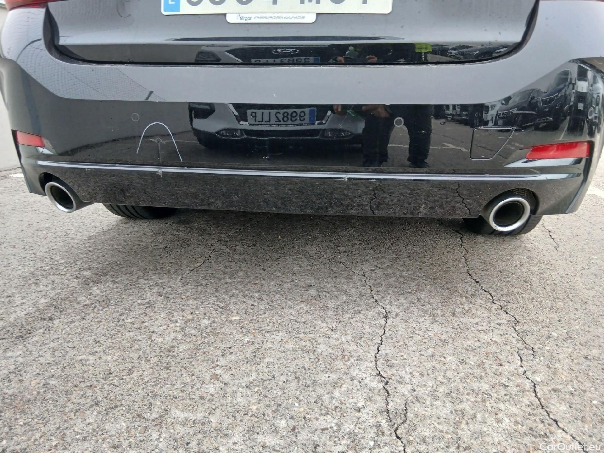  Bmw  Serie 3 BMW  / 2018 / 4P / sedán 318d Auto. #20