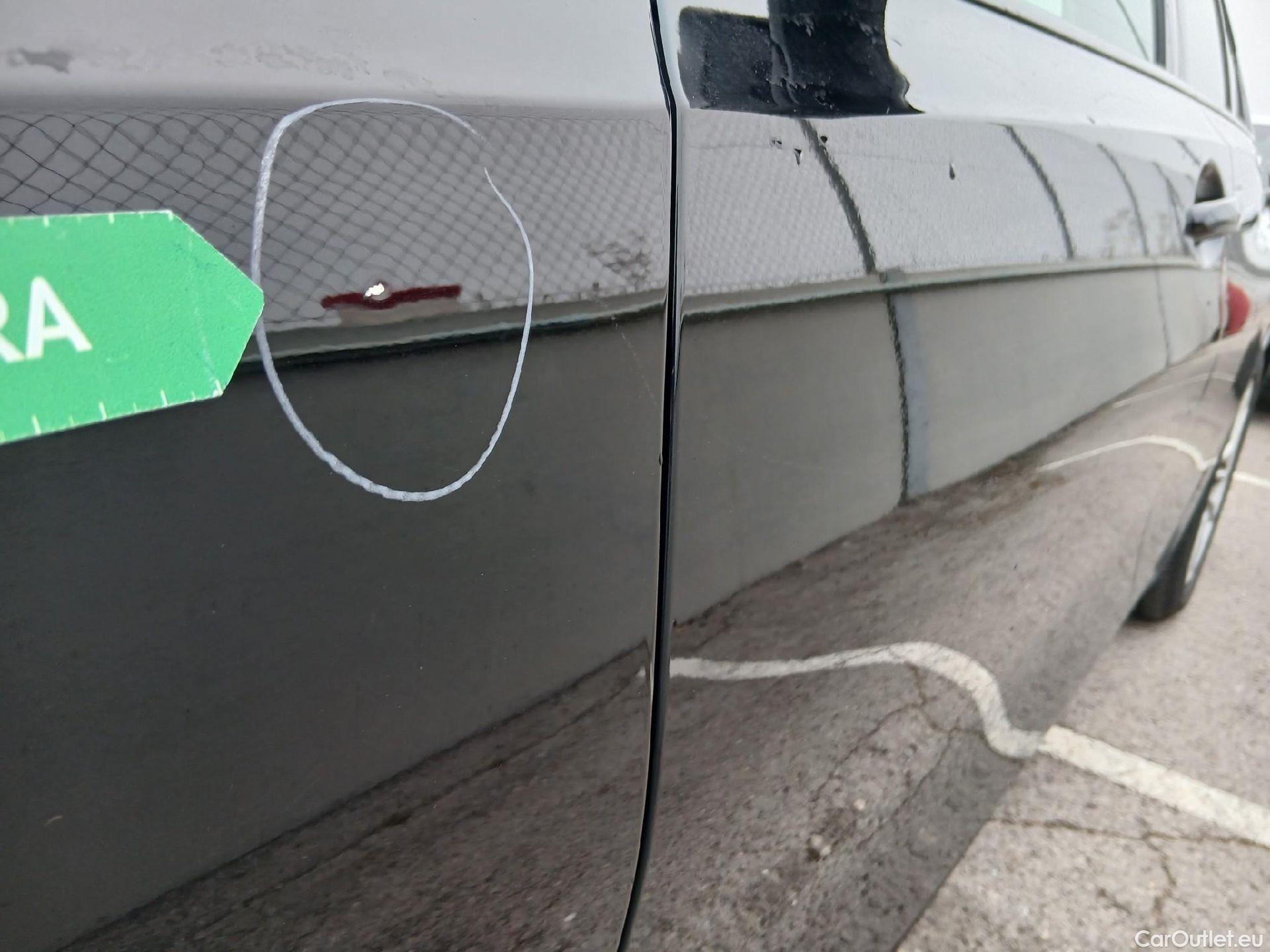  Bmw  Serie 3 BMW  / 2018 / 4P / sedán 318d Auto. #6