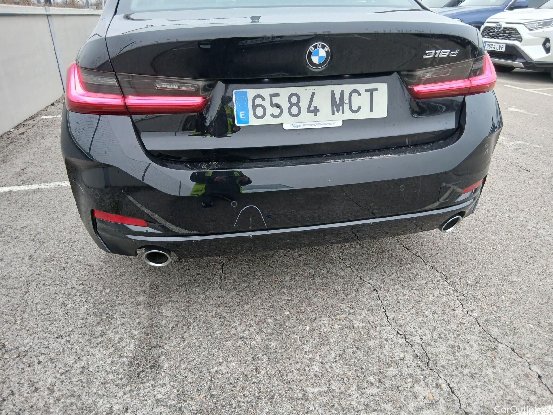  Bmw  Serie 3 BMW  / 2018 / 4P / sedán 318d Auto. #18