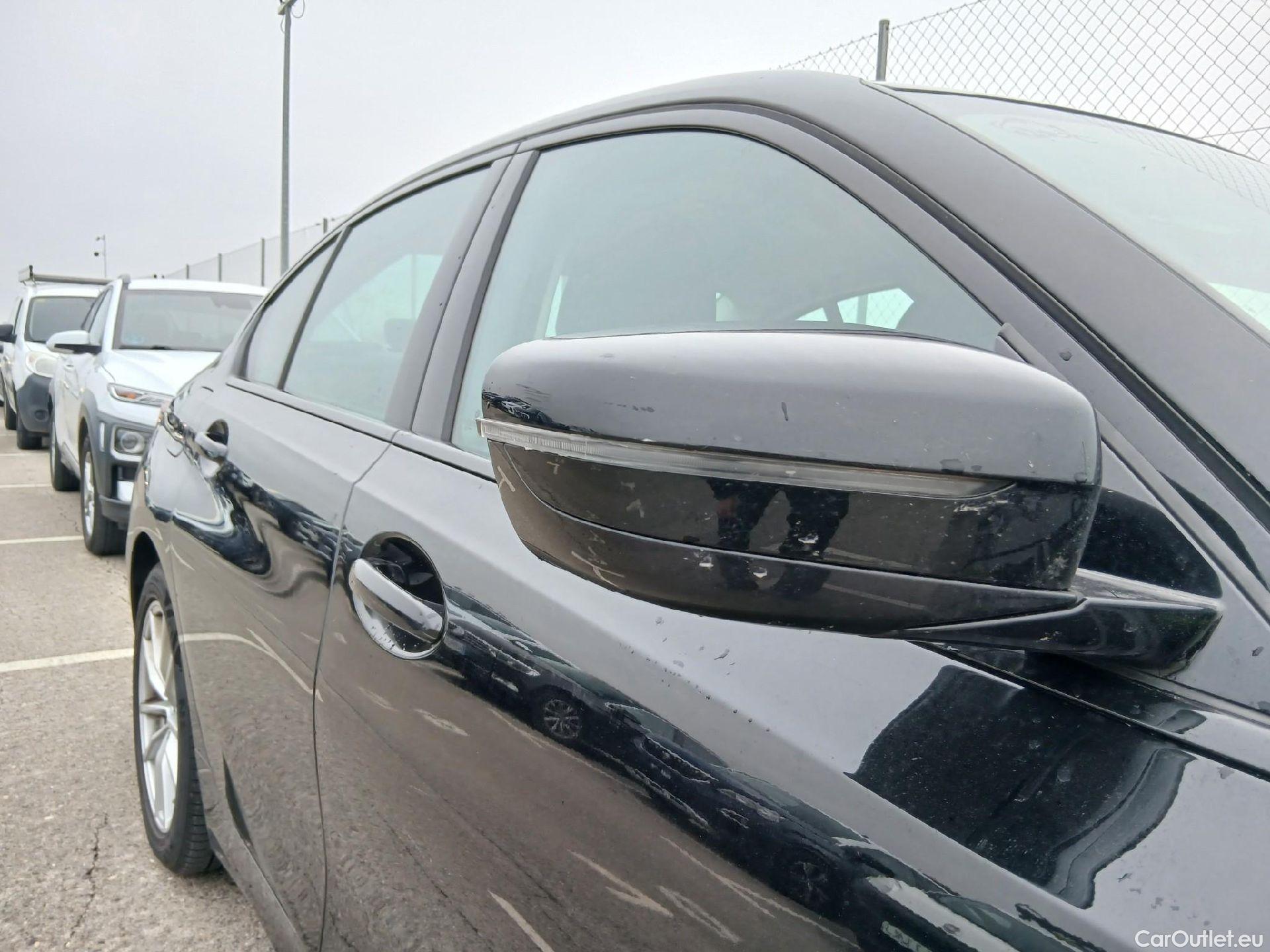  Bmw  Serie 3 BMW  / 2018 / 4P / sedán 318d Auto. #29