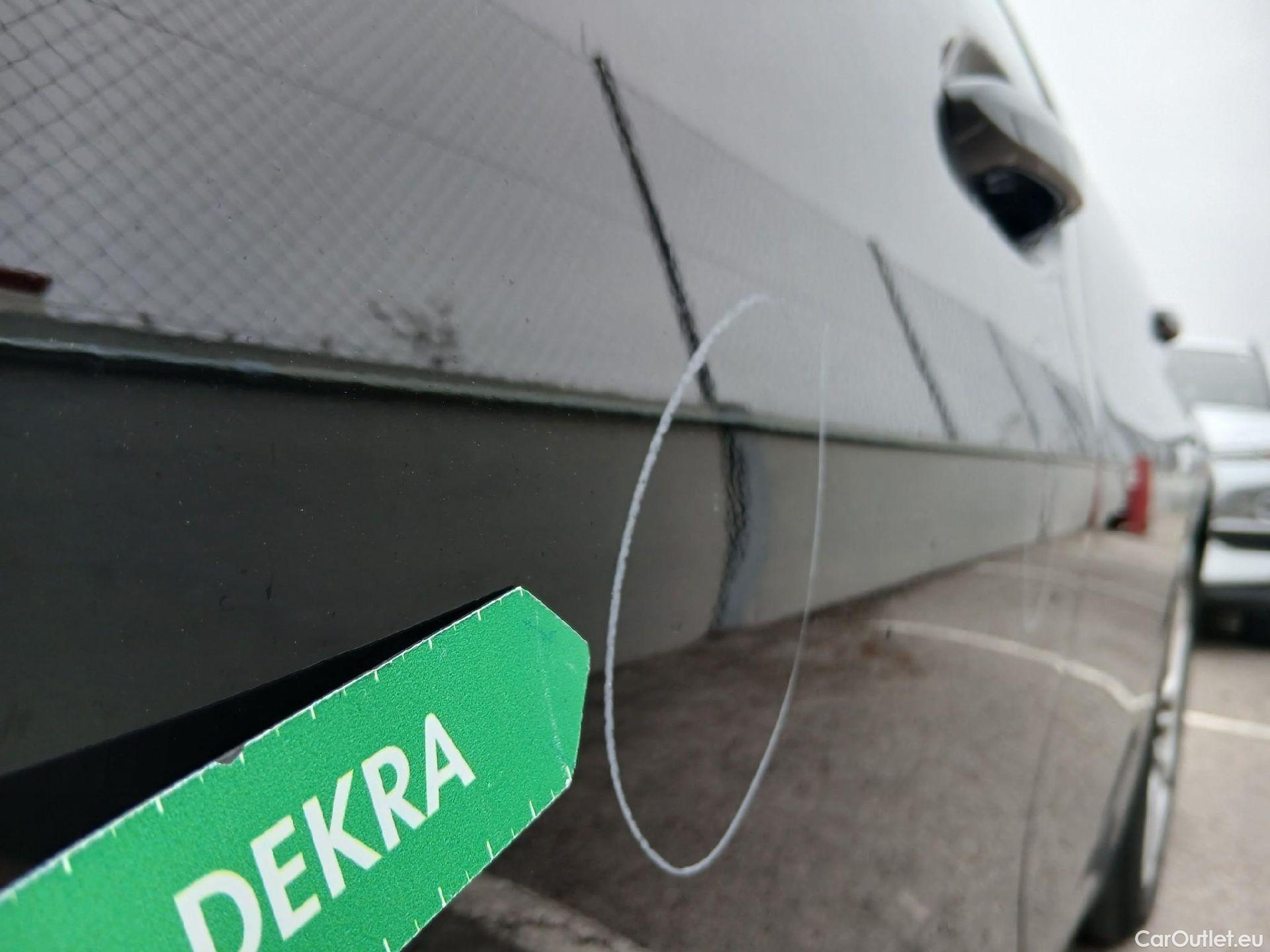  Bmw  Serie 3 BMW  / 2018 / 4P / sedán 318d Auto. #13