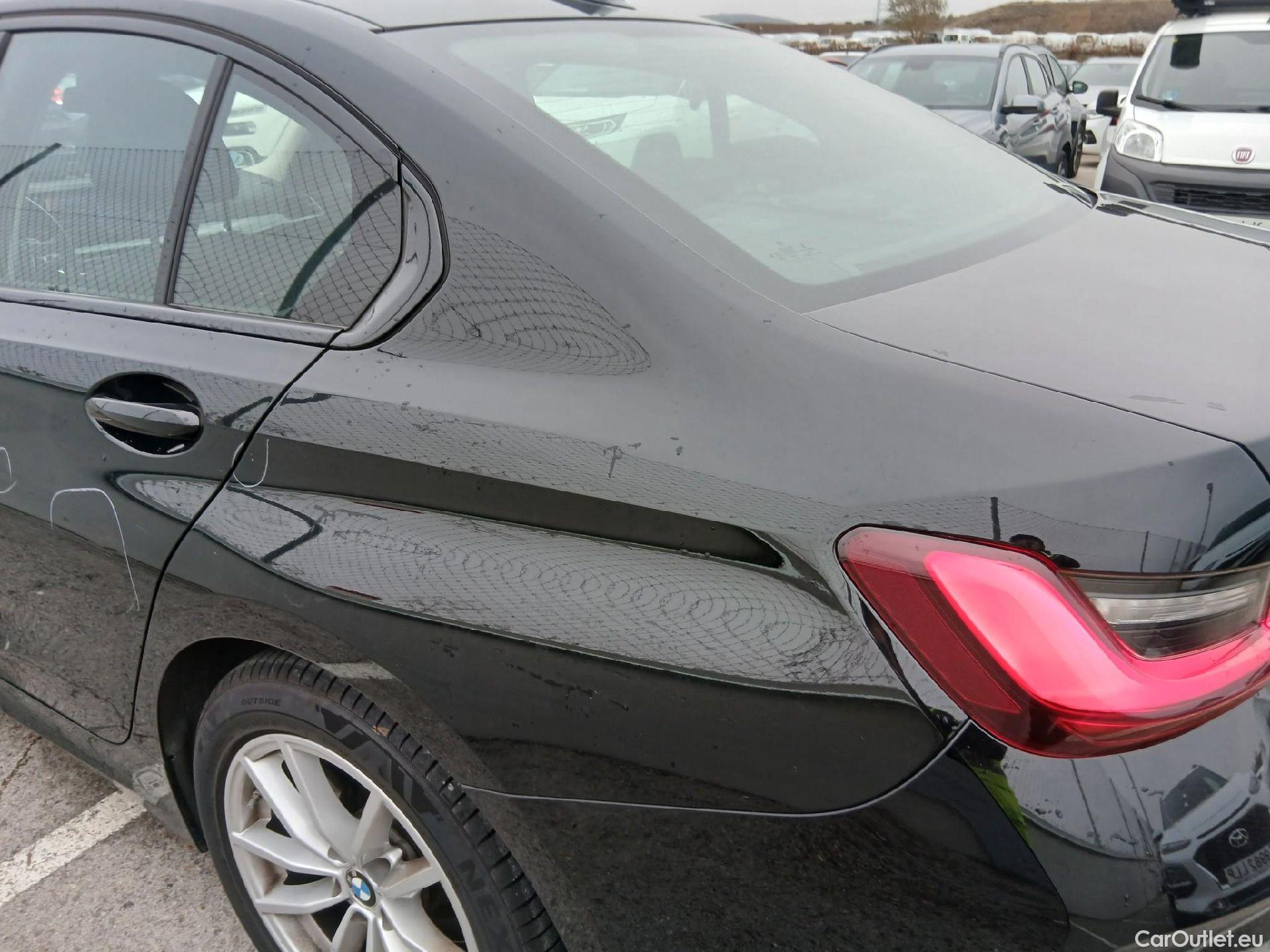  Bmw  Serie 3 BMW  / 2018 / 4P / sedán 318d Auto. #16