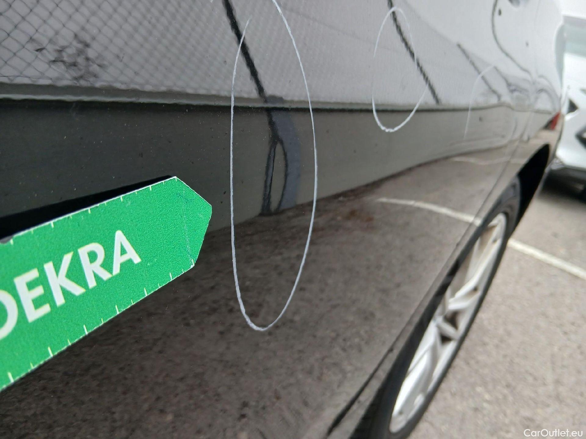  Bmw  Serie 3 BMW  / 2018 / 4P / sedán 318d Auto. #14